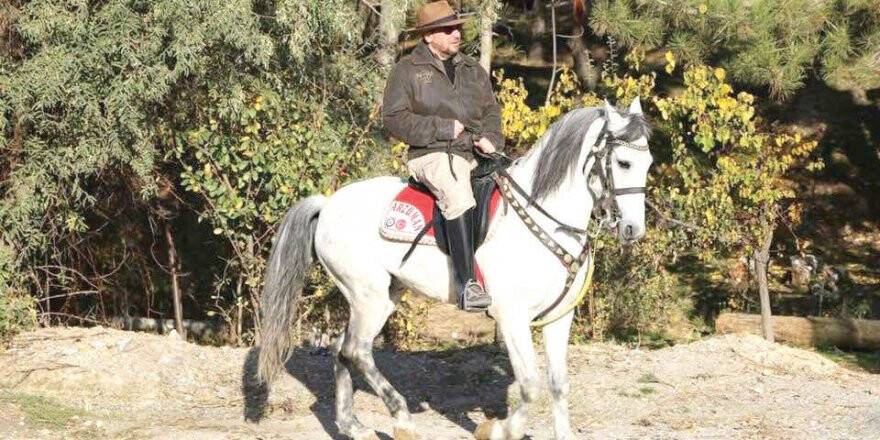 MUSTAFA BÜYÜKERKEK BİNİCİLERE TAŞ ÇIKARTTI