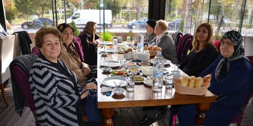 TÜRK KADINLAR BİRLİĞİ’NDEN ALZHEİMER VAKFI'NA DESTEK