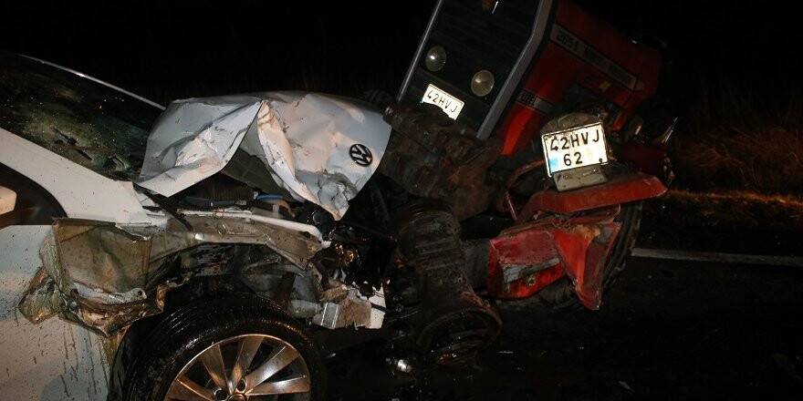 Konya'da Otomobil Traktörle Çarpıştı: 2 Yaralı