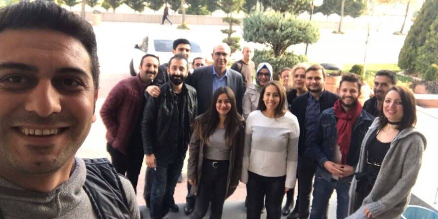 PROF.DR. KALENDER VE ÖĞRENCİLERİNDEN SELFİE