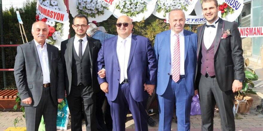 Azman ailesinden çifte düğün