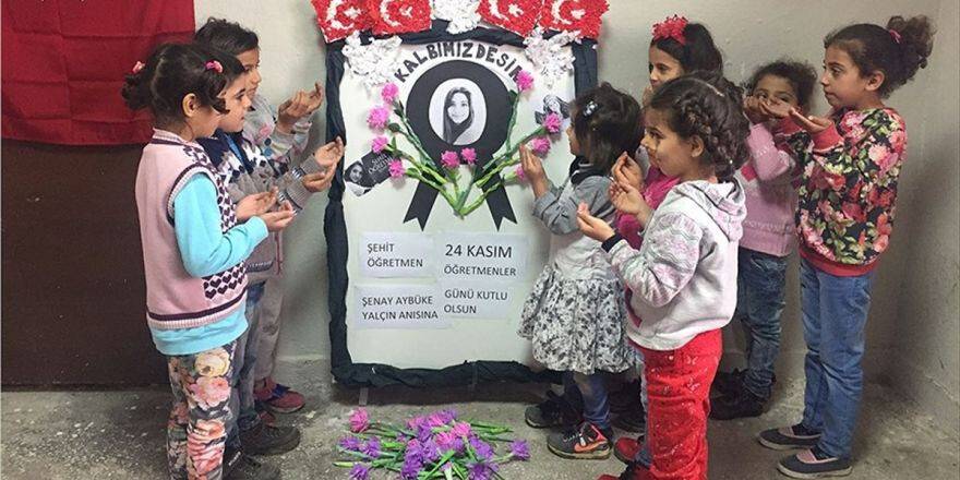 Minik Eller Şehit Aybüke Öğretmen İçin Duaya Kalktı