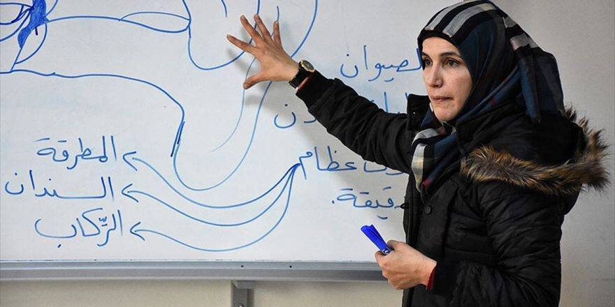 Suriyeli Öğretmenlerin Buruk Öğretmenler Günü
