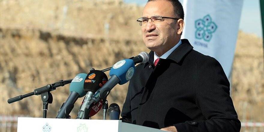 İlahiyat mezunlarının öğretmenlik haklarının ellerinden alınmasına izin vermeyiz