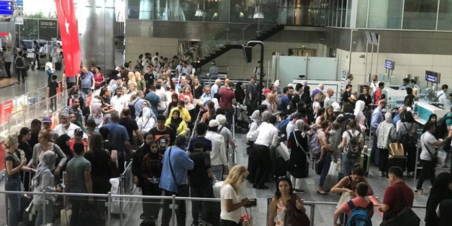 Türkiye'nin 'Yükünü' İstanbul Havalimanları Çekiyor