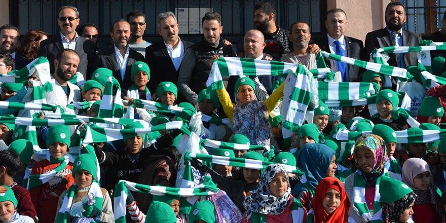 Konyaspor, 300 çocuğu sevindirdi