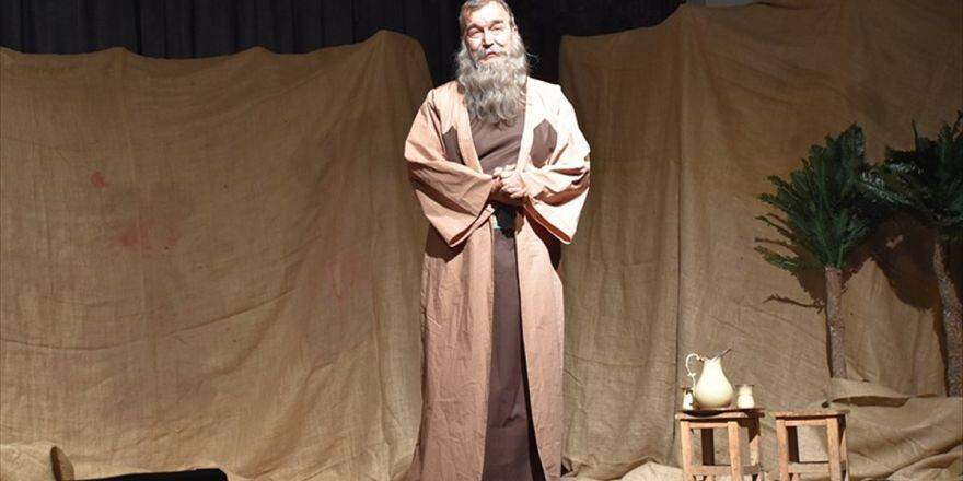 'Bir Garip Uveys' Oyunu Perdelerini Açtı