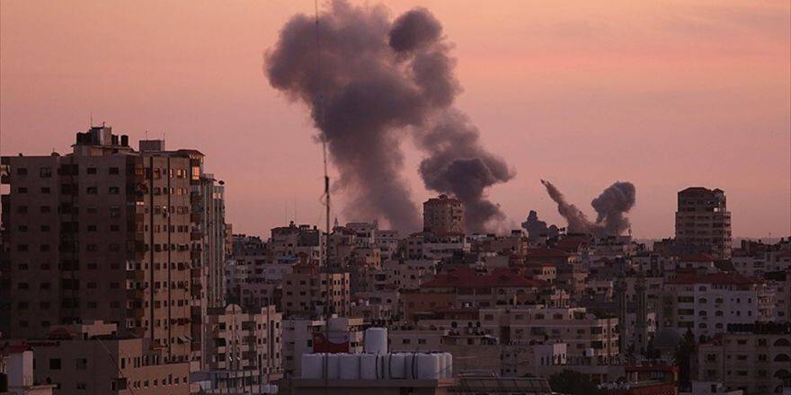 İsrail savaş uçakları Gazze'yi bombaladı