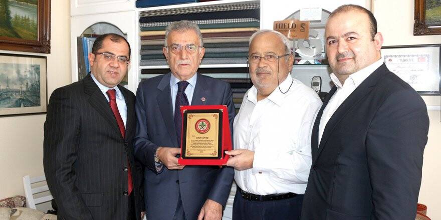 MESLEKTE 25 YILI TAMAMLAYAN TERZİLERE PLAKET
