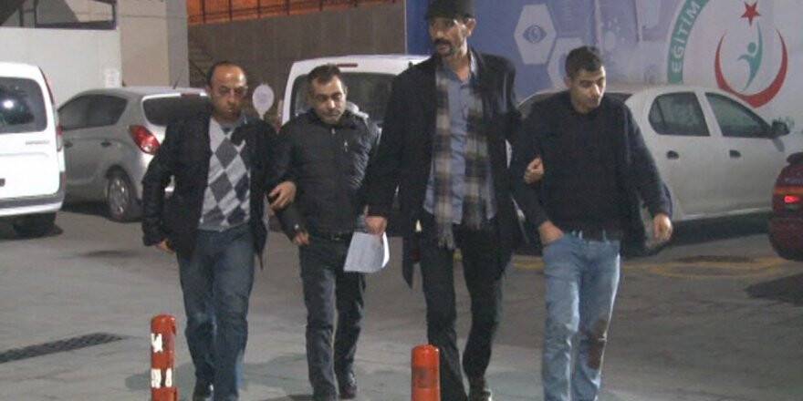 Hesap tartışmasında arkadaşlarını vurdular