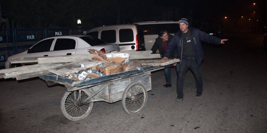 Çaldıkları inşaat malzemeleriyle yakalandılar