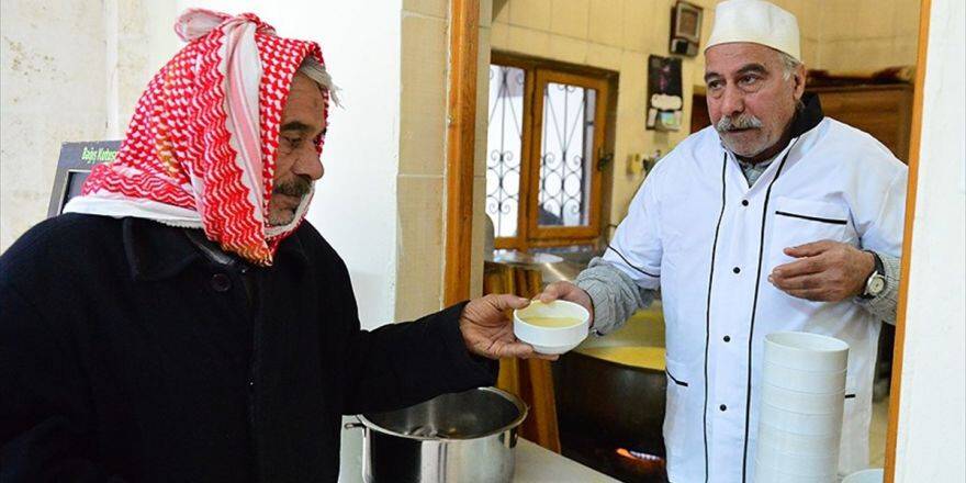 'Peygamber Geleneğini' Şafak Vakti Sürdürüyorlar