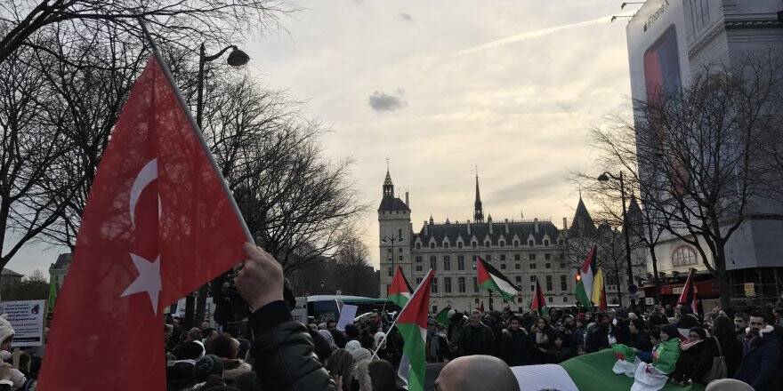 Fransa'da ABD'ye protesto