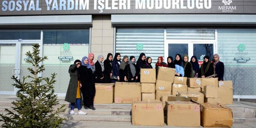 Meram'da giysi kampanyasına öğrencilerden destek