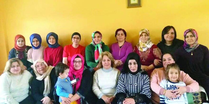 HANIMLAR KAHVE BAHANE DOSTLUK ŞAHANE DİYEREK BİR ARAYA GELDİLER