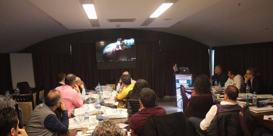 Canlı yayında burun estetik ameliyatı