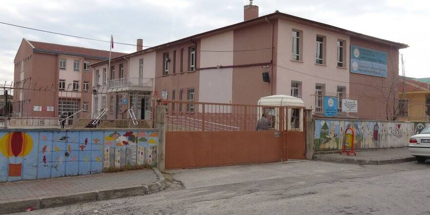 Konya'da 10 Öğrenci Zehirlenme Şüphesiyle Hastaneye Kaldırıldı