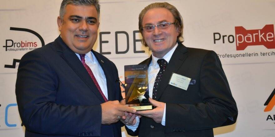 Özgüven’e “Yılın Yerel Yöneticisi” ödülü