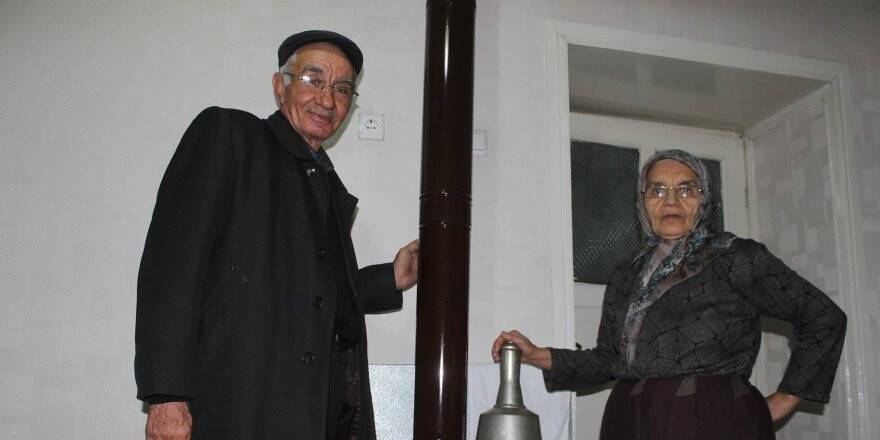 Korkusuz çifti soba başında