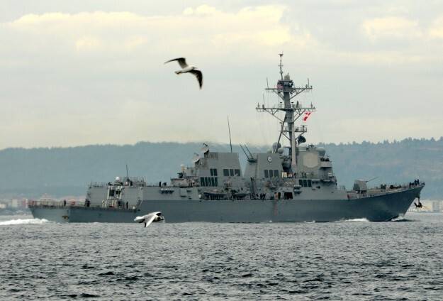 ABD savaş gemisi Çanakkale Boğazı'ndan geçti