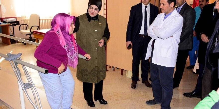 Engelli kardeşlerin yürüme mutluluğu