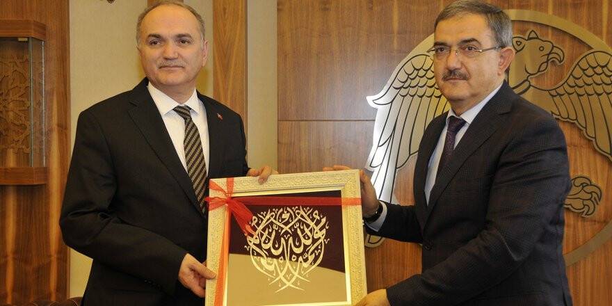 Bakan Özlü’den Selçuk Üniversitesi’ne ziyaret