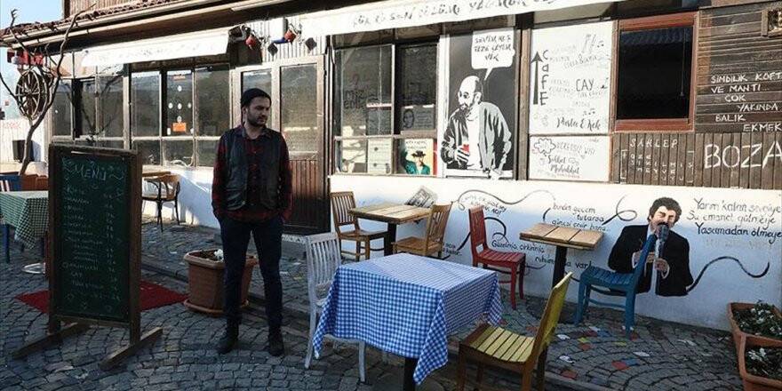 Açtığı Kafeyle 'Müslüm Baba'nın Anısını Yaşatıyor