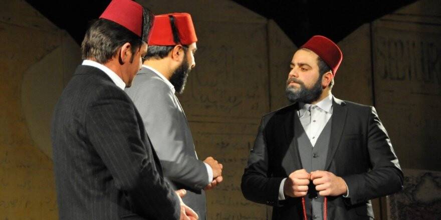 ‘Arz-ı Veda Mehmet Akif Ersoy’ Oyununa yoğun ilgi