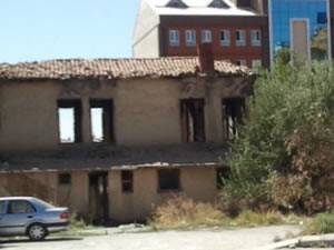 Yakıldı, Yıkıldı, Küründü