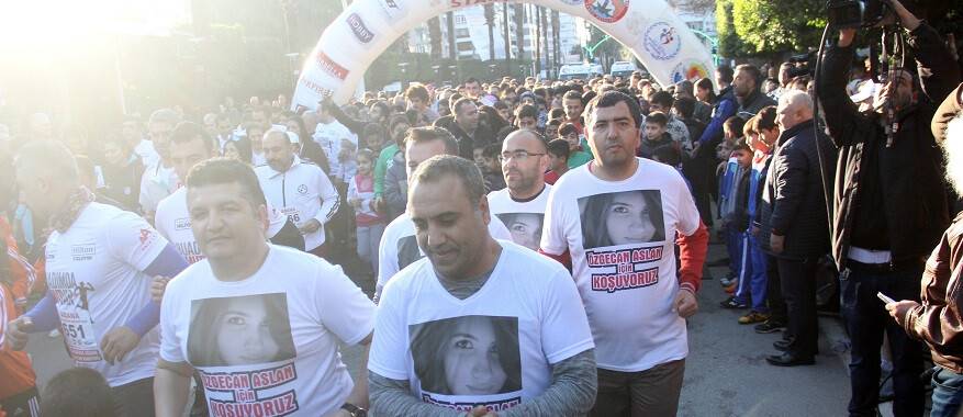 Erkekler kadın cinayetlerine karşı koştu 