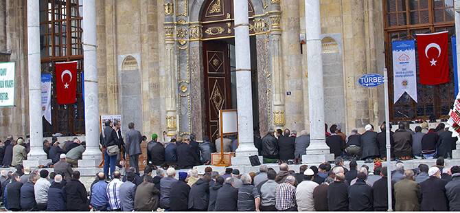 Aziziye Cami Yeniden İbadete Açıldı