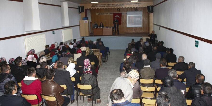Yunak'ta uyuşturucuyla mücadele ve kadına şiddet konulu panel