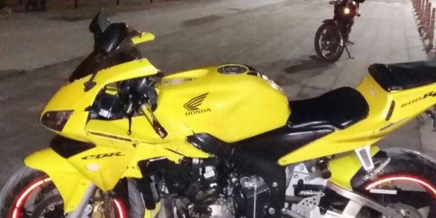 Konya'da Bariyere Çarpan Motosikletli Öldü
