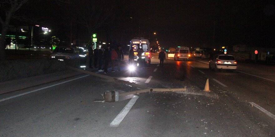 Alkollü Sürücü Aydınlatma Direğine Çarptı