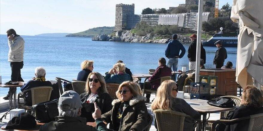Bodrum'da Ocak Güneşi Sahilleri Canlandırdı
