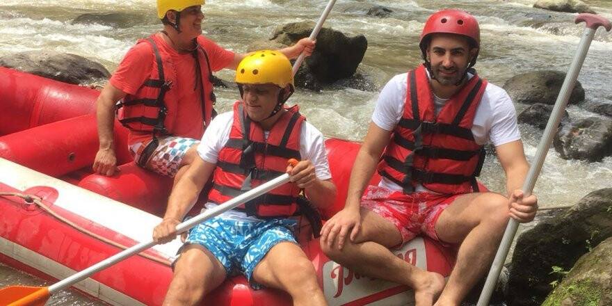 Yabancı sularda rafting şov