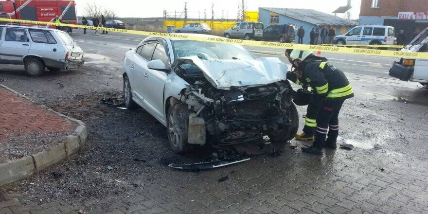 Hüyük'te Minibüs Otomobille Çarpıştı: 1 Ölü