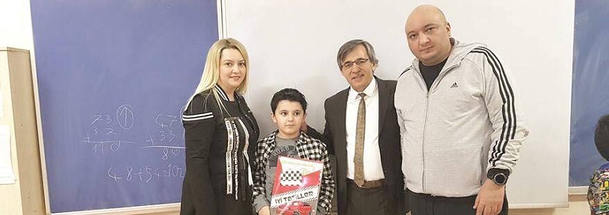 ÇAKIR AİLESİNDEN KARNE HATIRASI