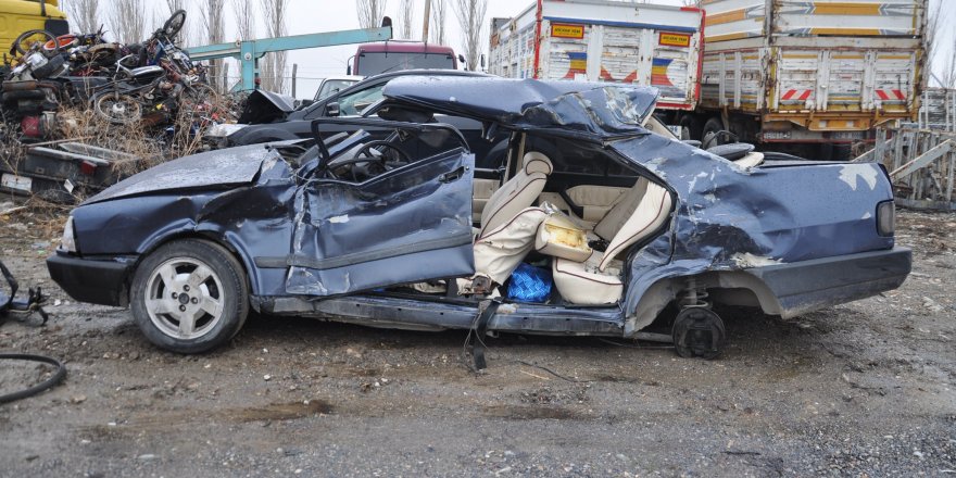 Konya'da Otomobille Kamyon Çarpıştı: 1 Ölü