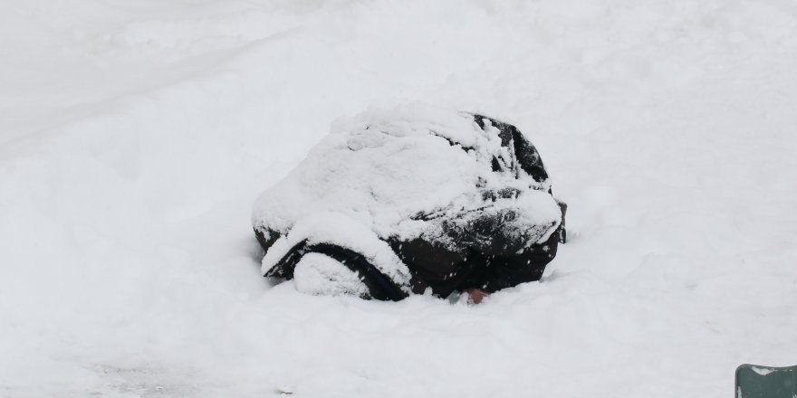 Konya’da bir kişi sokakta kar altında ölü bulundu