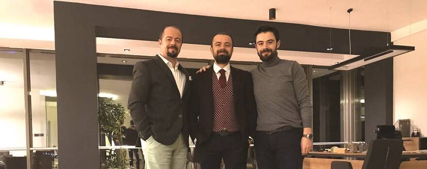 ÖNCAN KARDEŞLERDEN KARİZMATİK POZ