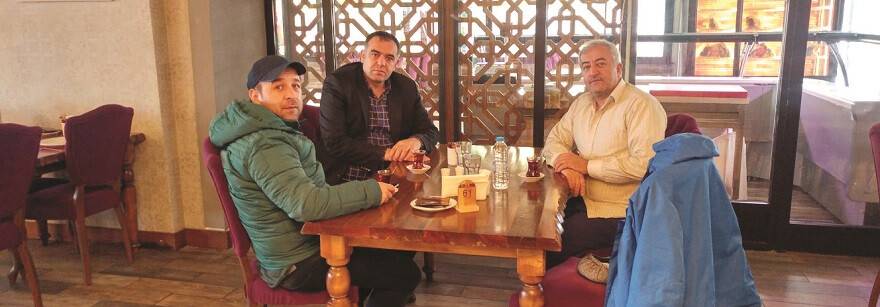 ADNAN ARI VE MEHMET AYGÜN, LEZZAN RESTORAN’DA