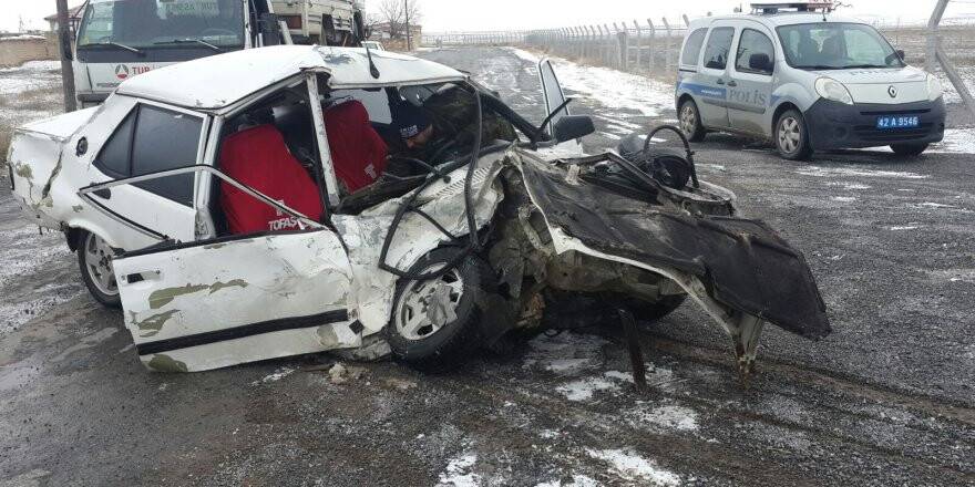 Kamyon ile Otomobil Çarpıştı: 5 Yaralı