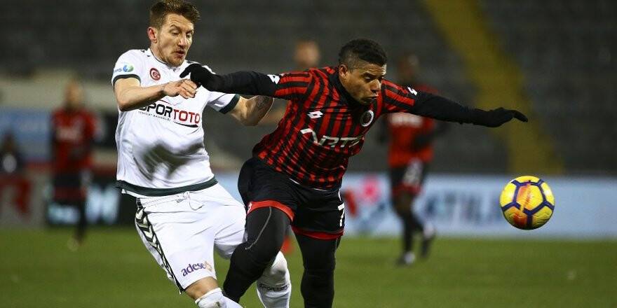 Ferhat Başakşehir maçında cezalı