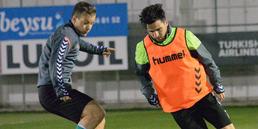 Ömer Ali ve Milosevic forvette deneniyor