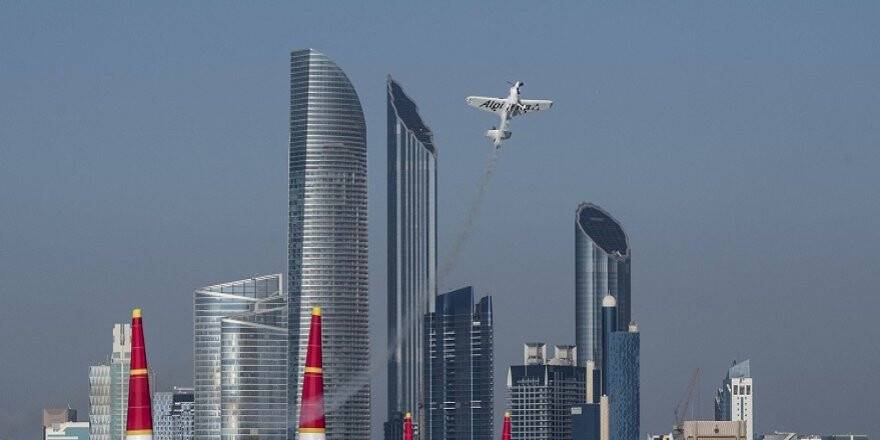 Red Bull Air Race’de Goulian sürprizi