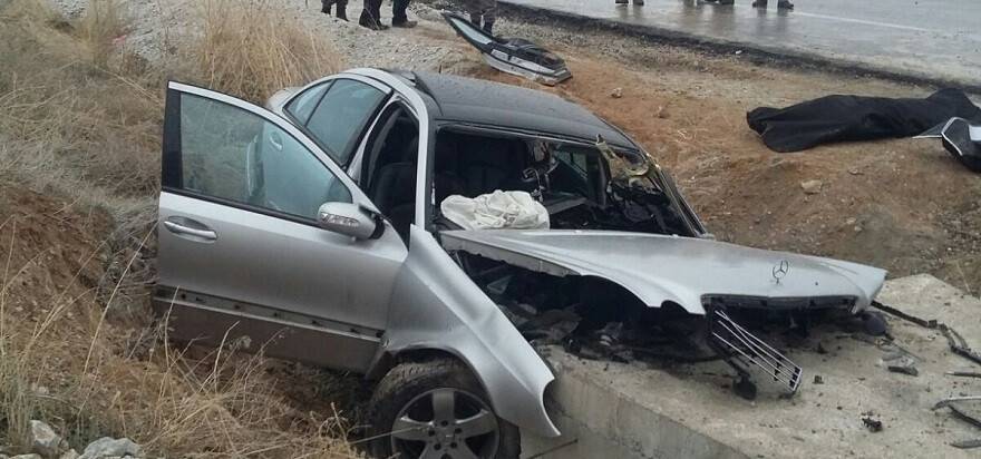 Konya'da otomobil menfeze çarptı: 2 ölü, 1 yaralı