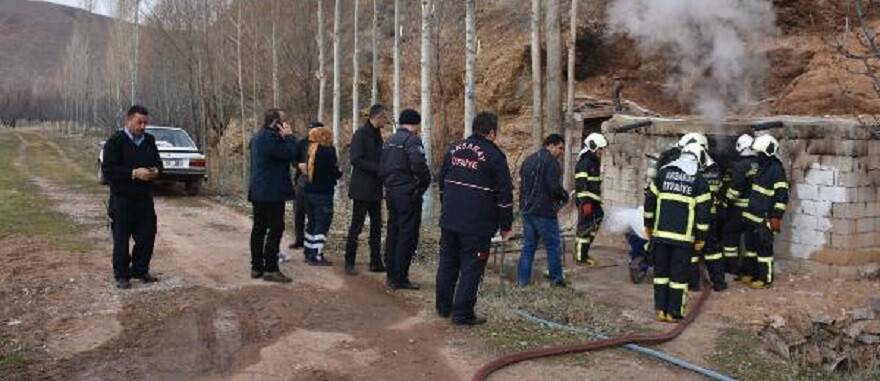 Meyve bahçesindeki barakada yanmış erkek cesedi bulundu