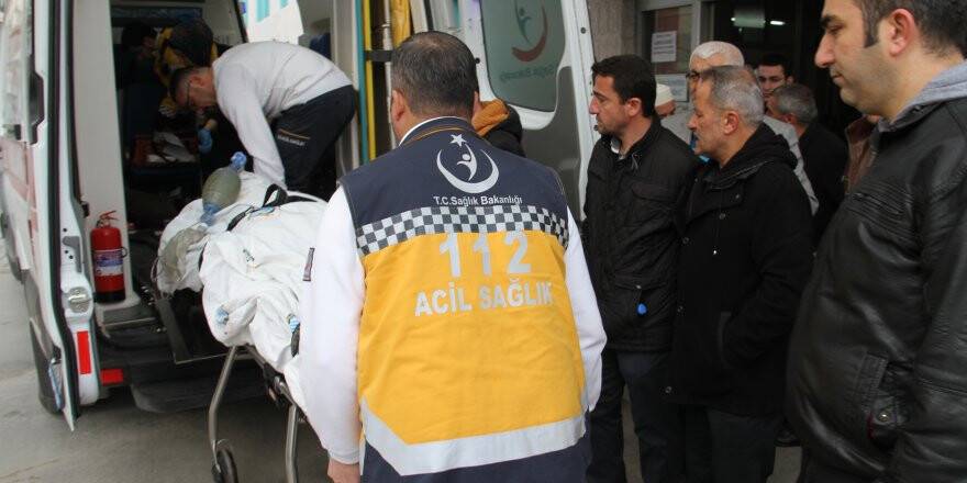 Beyşehir'de Yüksekten Düşen Kişi Ağır Yaralandı
