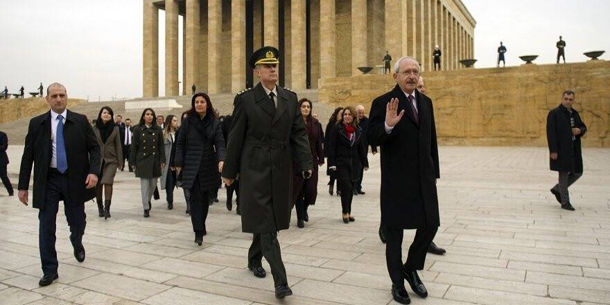 Kılıçdaroğlu, PM üyeleri ile Anıtkabir'i ziyaret etti